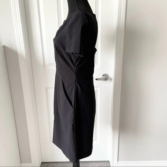 Le Chateau Stretch  Keyhole Neckline Sheath Dress - Picture 2 of 14